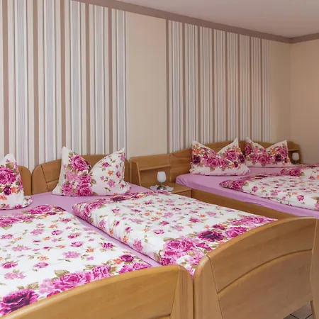 Erdgeschosswohnung In Ruhiger Lage Дом отдыха *