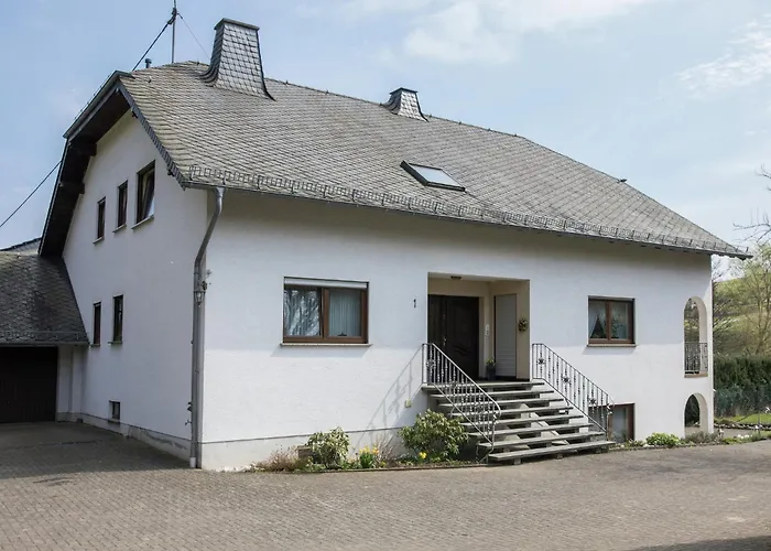 Erdgeschosswohnung In Ruhiger Lage *